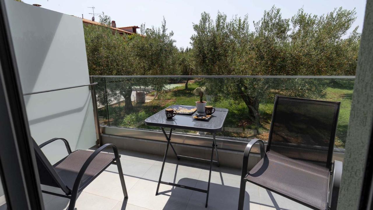 Estelle Family Luxury Apartments & Suites Gerakini Bagian luar foto