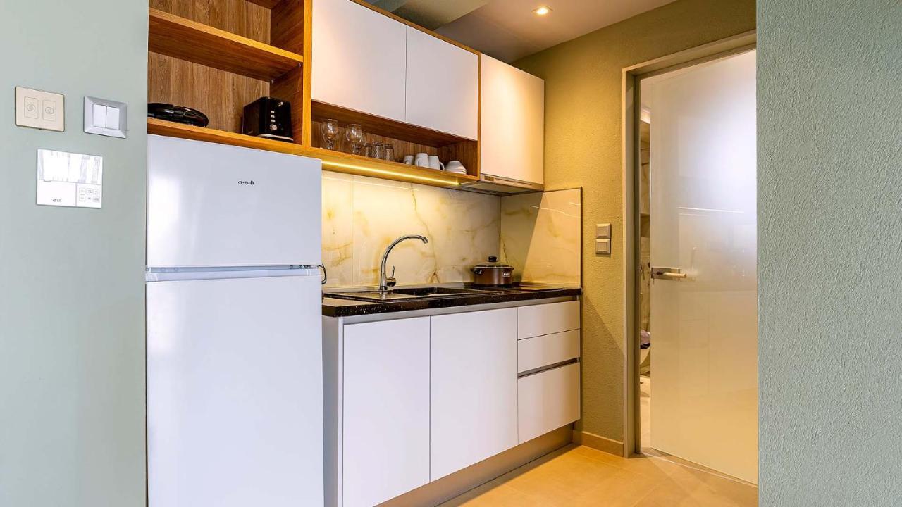 Estelle Family Luxury Apartments & Suites Gerakini Bagian luar foto