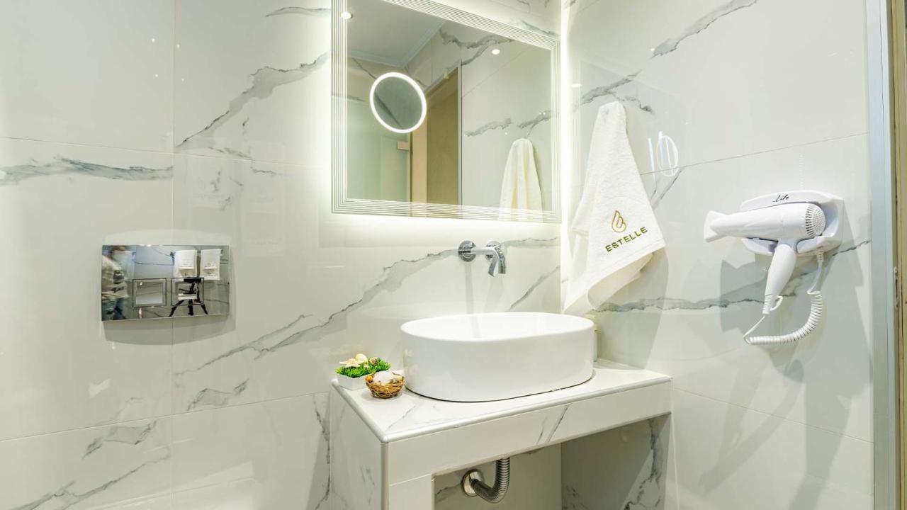 Estelle Family Luxury Apartments & Suites Gerakini Bagian luar foto