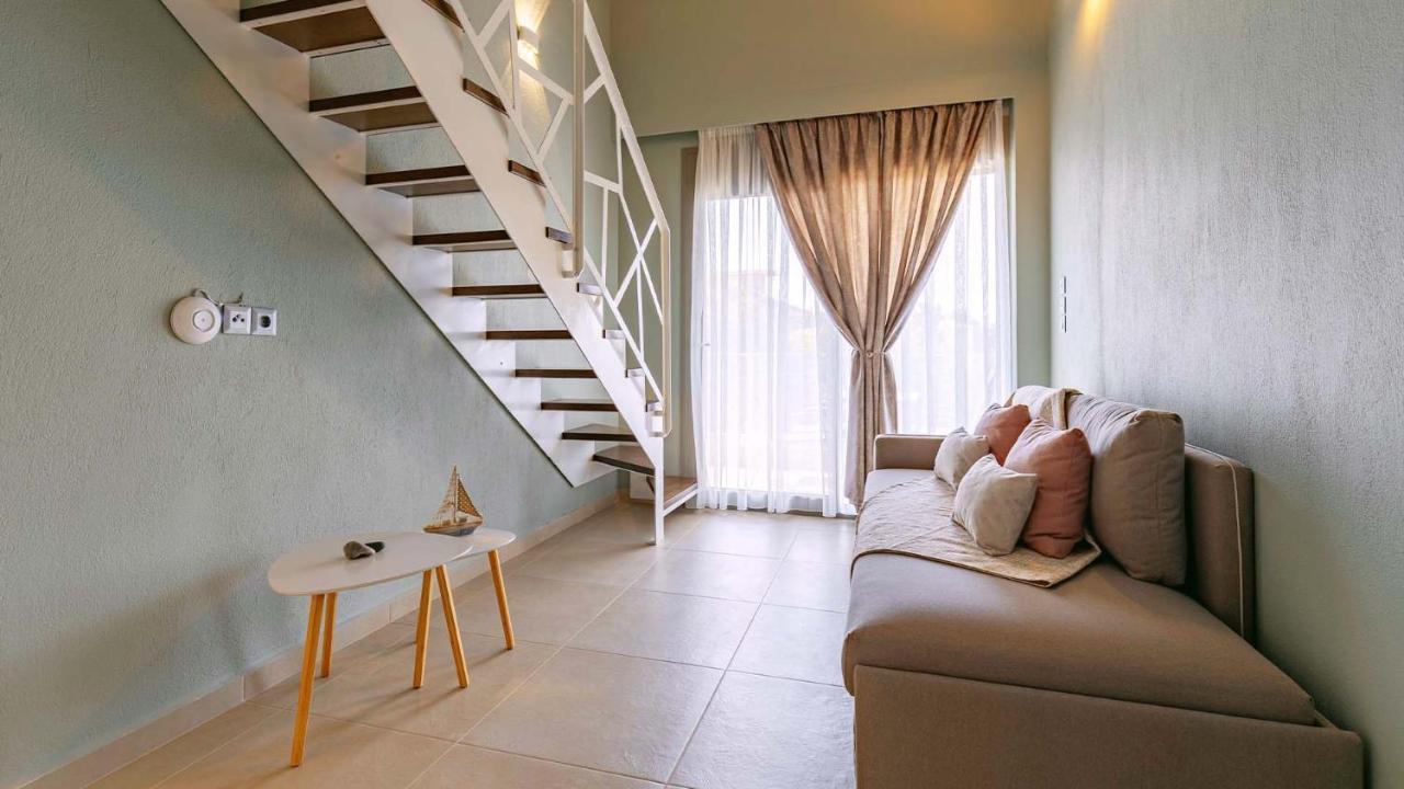 Estelle Family Luxury Apartments & Suites Gerakini Bagian luar foto