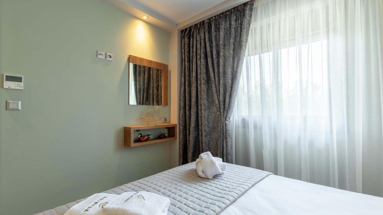 Estelle Family Luxury Apartments & Suites Gerakini Bagian luar foto