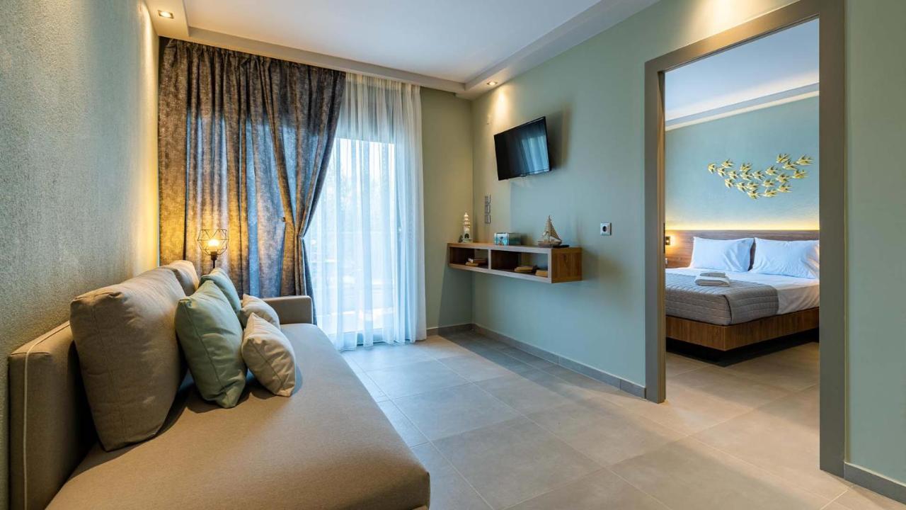 Estelle Family Luxury Apartments & Suites Gerakini Bagian luar foto