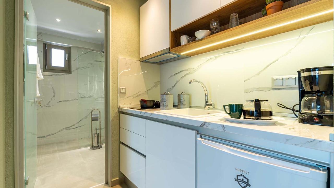 Estelle Family Luxury Apartments & Suites Gerakini Bagian luar foto