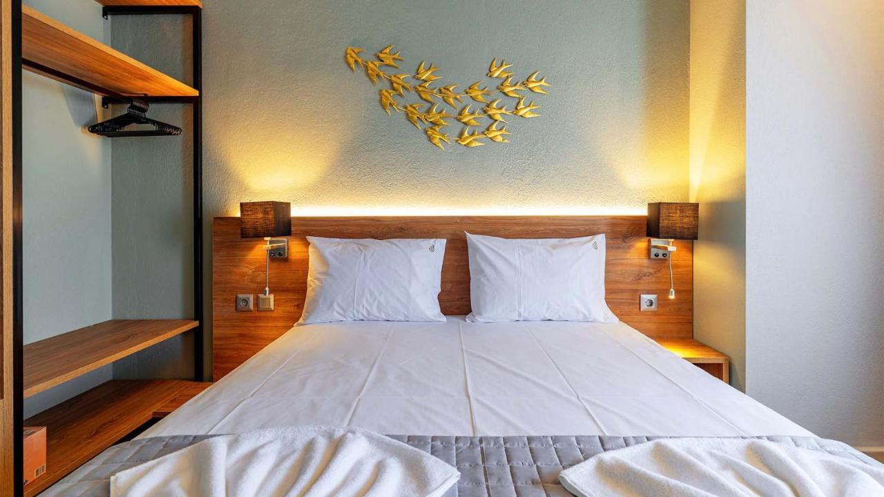 Estelle Family Luxury Apartments & Suites Gerakini Bagian luar foto