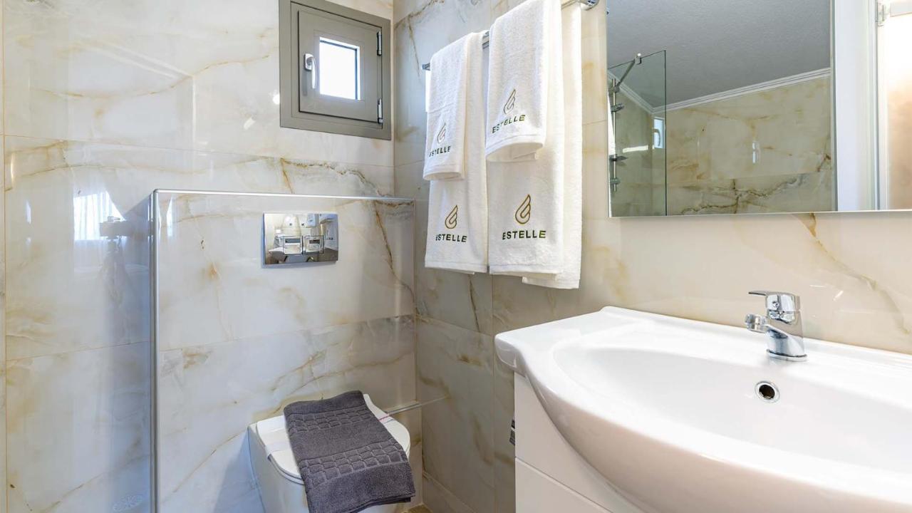 Estelle Family Luxury Apartments & Suites Gerakini Bagian luar foto